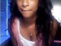 彼の恋人のドレスのためにポーズをとって、 ...