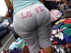 長い髪をクソ、ドレスは雄鶏の偉大な友人と ...
