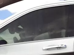 男は彼の願いを叶えるために彼のガールフレ ...