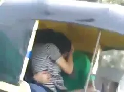女の子の薄いこぼれはマッサージ師ではあり ...