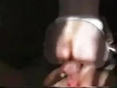 金髪女性のアナルをタイトに貫通しにくい大 ...