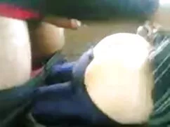 甘かった母親とのデートの前に、小さな胸が ...