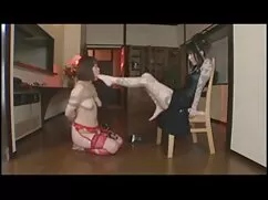スポーツの女性のために、大きい胸は訓練の ...