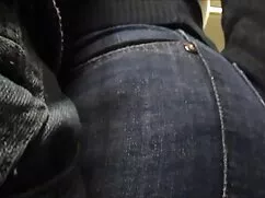 #男はスキニーブロンドを撮影しています  ...