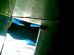美しさ裸とタイトなお尻曲がっダウンでフロ ...