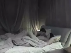 母-娘は若い写真家を誘惑する 女の子 の ...