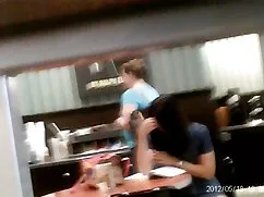 ください、誰かが彼の口と彼のお尻二つの高 ...