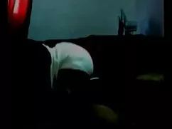 彼女の家の中で別の女性に大きなおっぱいを ...