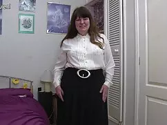 隠されたカメラが彼女の尾に自慰行為をする ...