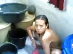 私は大きな体の形で売春婦を呼び出し、鶏の ...